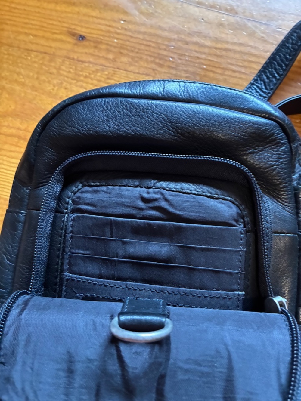 Black leather Frye small crossbody bag - Picture 6 of 12